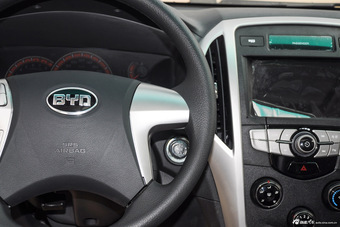 2015款比亚迪全新F3节能版1.5L手动尊贵型