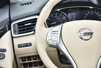 2015款奇骏2.5L自动XL四驱领先MAX版