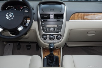 2015款凯越1.5L手动尊享型