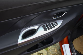 2015款YARiS L致炫1.5L自动魅动版