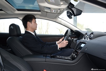 2016款捷豹XJL 2.0T自动两驱典雅商务版