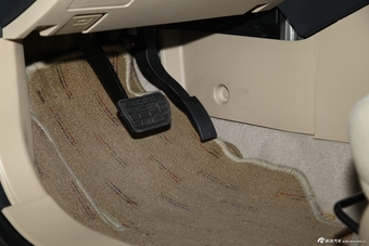 2013款北京汽车E系列1.5L自动乐尚版三厢