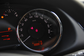 2015款东风标致3008 2.0L自动经典型