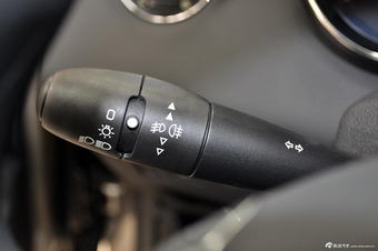 2013款东风标致408 2.0L手动舒适版