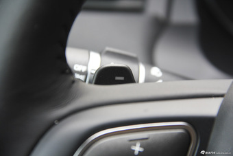 2016款揽胜极光2.0T自动SE PLUS 智享版