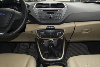 2015款福睿斯1.5L手动舒适型