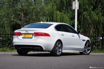 2015款捷豹XE R-SPORT 2.0 i4 Ti (240PS)
