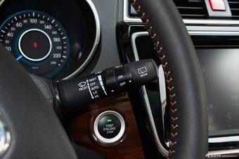 2016款北汽威旺S50 1.5T欢动尊贵型