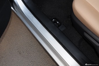 2015款雷凌1.6E CVT新锐版