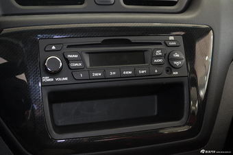 2012款起亚K2 1.4L自动炫酷纪念版两厢