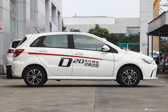 2015款绅宝D20两厢1.5L自动乐天版