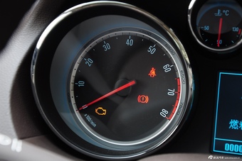 2015款君威2.0L自动领先时尚型