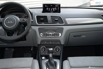 2016款奥迪Q3 2.0T自动quattro全时四驱35TFSI风尚型