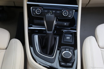 2015款宝马2系Active Tourer 218i 运动设计套装