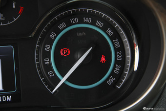 2013款君越2.4L SIDI自动精英舒适型