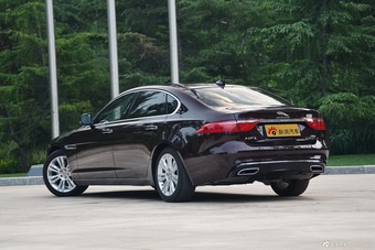 2017款捷豹XFL 2.0T自动240PS奢华版