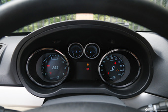 2016款睿行M90 2.0L手动标准型平顶掀背门