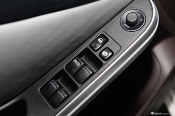 2014款纳智捷 5 Sedan荣耀导航版 1.8T自动尊贵型