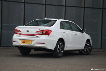 2016款比亚迪秦EV300尊荣型