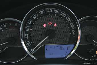 2015款雷凌1.6G CVT橙色限量版