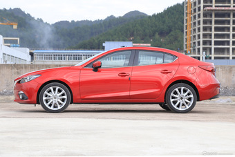 2016款马自达3昂克赛拉2.0L自动三厢旗舰型