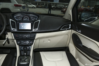 2015款艾瑞泽M7 2.0L自动宽享版232座