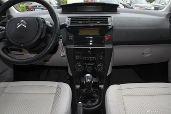 2013款世嘉三厢1.6L手动品尚型CNG