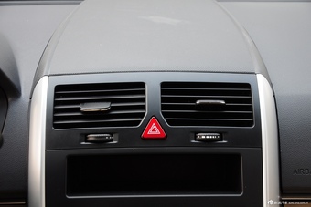 2015款绅宝D20自动两厢1.5L自动乐天版