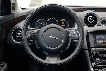 2016款捷豹XJL 2.0T自动两驱典雅商务版