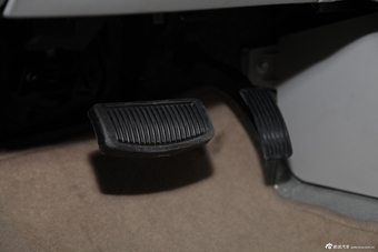 2013款瑞风M5 2.0T自动商务版