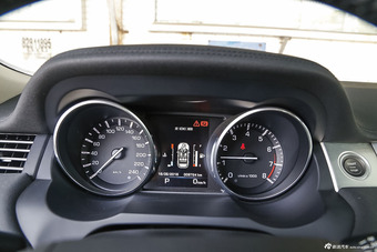 2015款揽胜极光2.0T自动智耀版