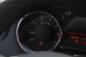 2015款东风标致3008 2.0L自动经典型