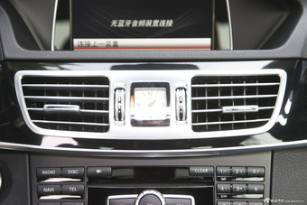 2015款奔驰E260L 2.0T自动豪华型运动轿车