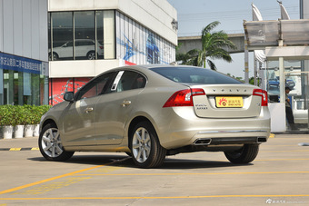 2016款沃尔沃S60L 2.0T自动 T5智驭版