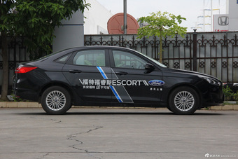 2015款福睿斯1.5L手动舒适型