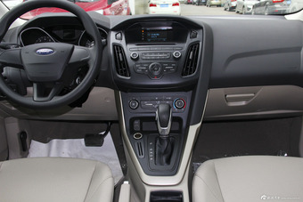 2015款福克斯三厢1.6L自动舒适型