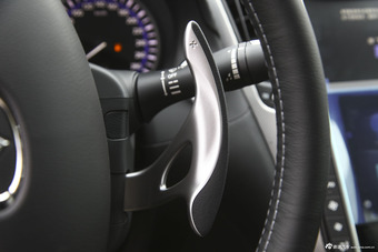 2015款英菲尼迪Q50L 2.0T自动豪华运动版