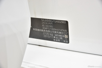 2015款捷豹XE R-SPORT 2.0T自动i4 Ti (200PS)