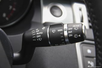 2016款揽胜极光2.0T自动SE PLUS 智享版