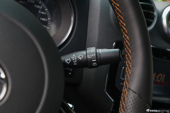 2016款北京BJ40L 2.0T手动四驱尊贵版