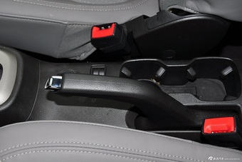 2014款爱唯欧三厢1.6L自动风尚型