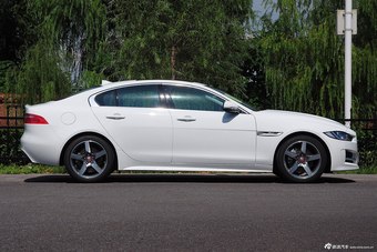 2015款捷豹XE R-SPORT 2.0 i4 Ti (240PS)