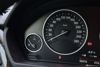 2016款宝马3系GT 328i 2.0T自动设计套装型