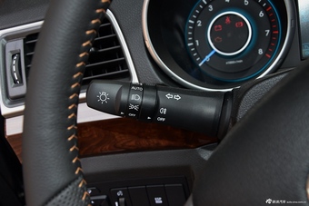 2016款北汽威旺S50 1.5T欢动尊贵型