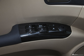 2013款狮跑 2.0L手动两驱GL