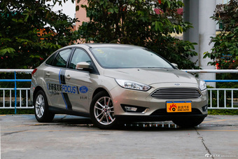 2015款福克斯三厢1.0T自动超能风尚型