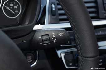 2016款宝马3系 1.6T自动316Li时尚型