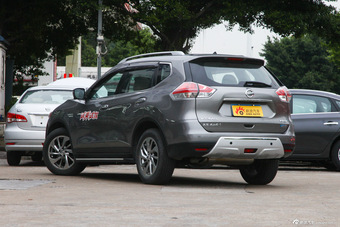 2014款奇骏2.5L自动XV NAVI四驱至尊版