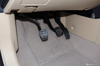 2015款绅宝D20三厢1.5L手动乐天版