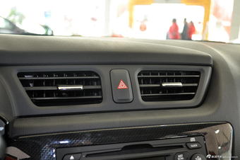 2012款起亚K2 1.4L自动炫酷纪念版两厢